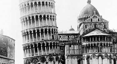 Tropas nazis al lado de la Torre de Pisa