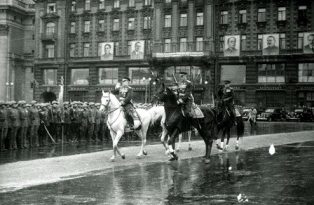 Mariscal Gueorgui Zhukov en el desfile de la victoria