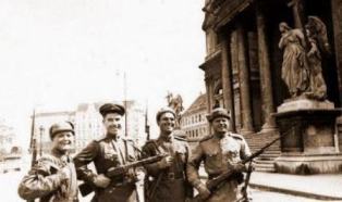 Soldados rusos en Viena