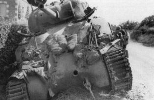 Tanque Sherman destruido