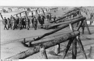 Rommel inspecciona defensas del muro del Atlántico