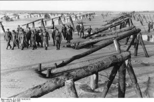 Rommel inspecciona defensas del muro del Atlántico