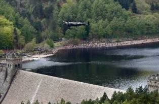Lancaster sobrevolando Derwent