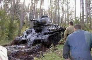 T34 ruso rescatado de un lago en Jhovi, Estonia